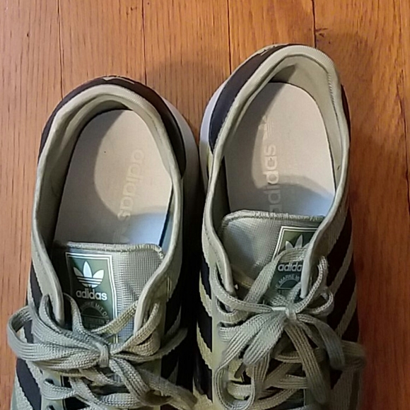 Mens Adidas sneakers - Picture 2 of 9